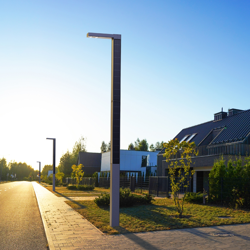 hybrid_function_solar_street_light_pole